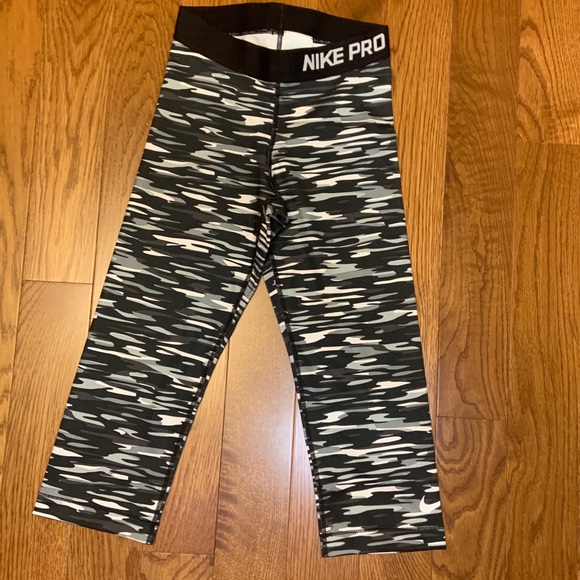SOLD Nike pro leggings and joggersSOLD - Picture 2 of 3